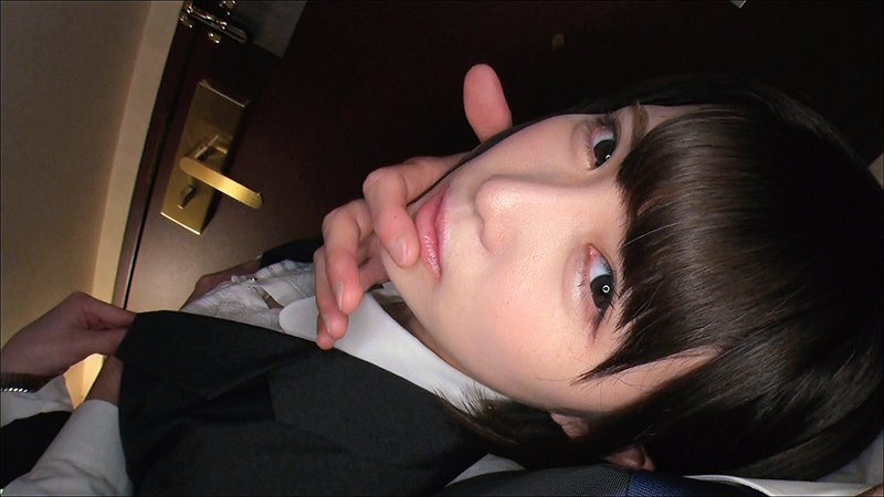 まさかの相部屋ホテルで…逆NTRされた僕。ドジで可愛い女子社員と冴えない上司（既婚者）のゾクゾクが止まらない社内不倫。総務部入社1年目 小悪魔可愛い ななみちゃん22歳 横宮七海