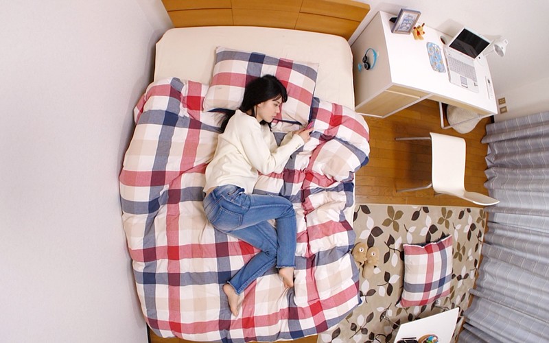 【VR】HQ高画質 幽体離脱できたからいろんな部屋を覗いてみたら女子はオナニーしまくりだし、兄は童貞の俺とは違い彼女とよろしくヤってるし、憑依できるか試したらあっさり成功!これで俺はいろんな女とヤリまくれる!