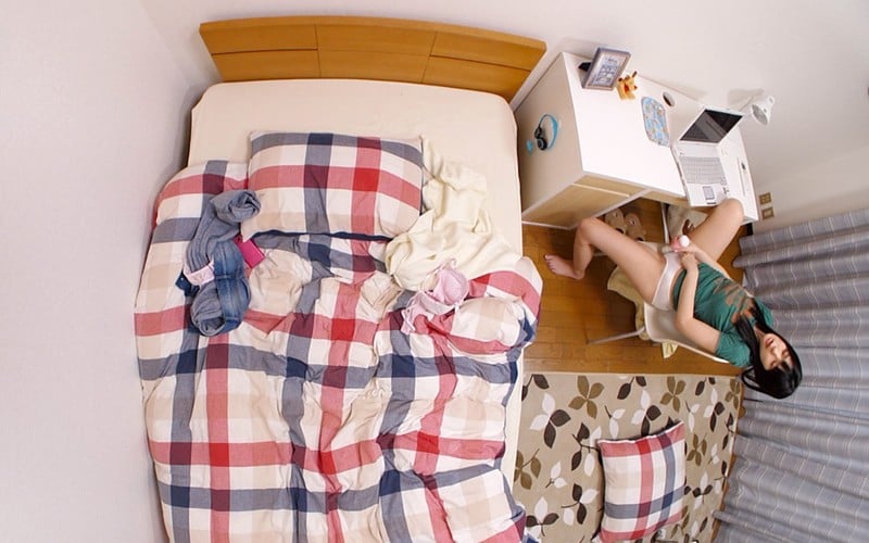 【VR】HQ高画質 幽体離脱できたからいろんな部屋を覗いてみたら女子はオナニーしまくりだし、兄は童貞の俺とは違い彼女とよろしくヤってるし、憑依できるか試したらあっさり成功!これで俺はいろんな女とヤリまくれる!