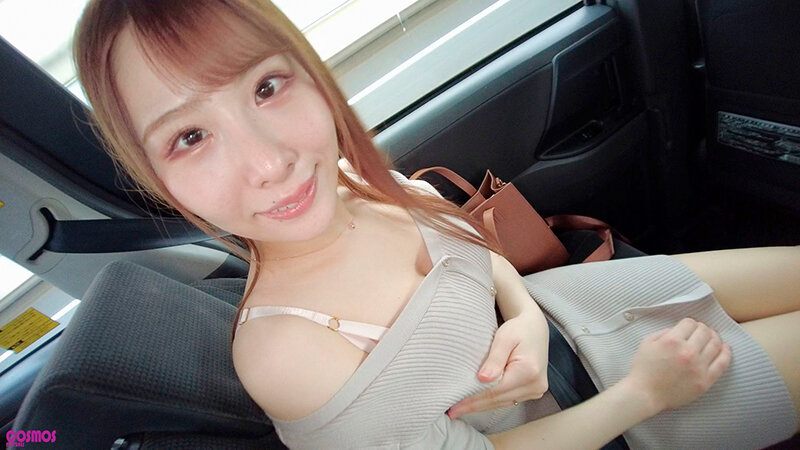 都会のド真ん中でザーメン羞恥ごっくん人妻