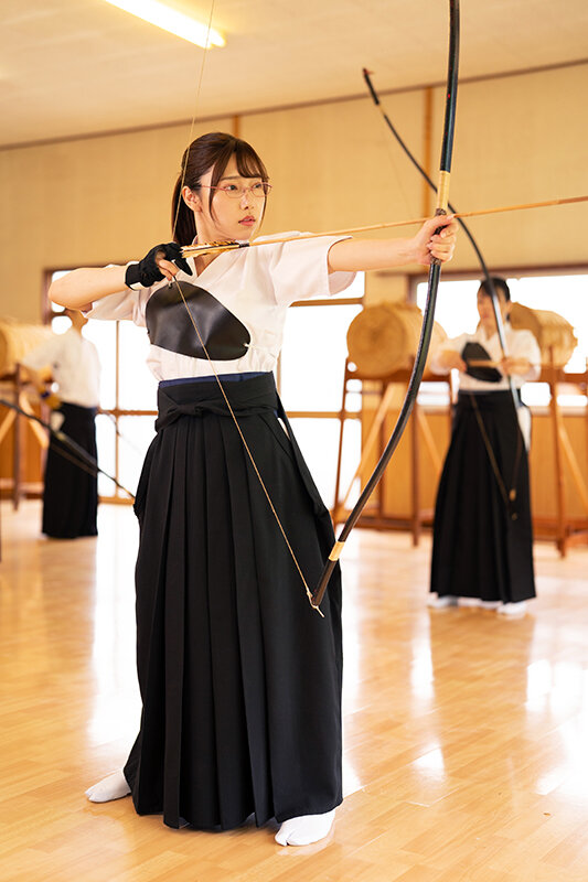 まさかこんなけなげなひよこ女子が…媚薬を盛られ理性完全崩壊!!ところかまわず異物オナニー!イキ漏らしアクメ!! 4 <部活中のスポーツ女子編>