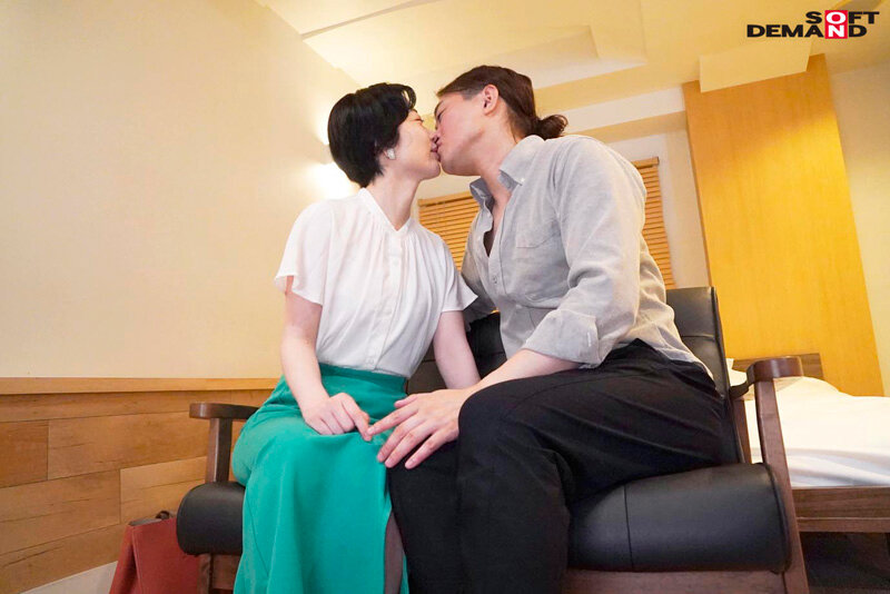 大学から芸術系を専攻し某制作会社から転職してきたクールビューティ―でその上むっつりな社内デザイナー デザイン部中途入社3年目 倉田優希 AV出演!
