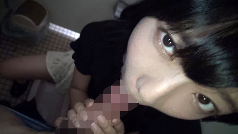 手淫露出 街中でこっそり敏感おまん娘を弄ぶ路上アクメ散歩