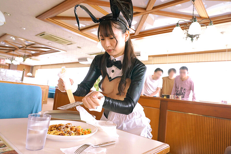羞恥!おっぱいや膣穴尻穴までも視姦された私…日給8万円だけど制服が逆バニーなファミレスアルバイト!3