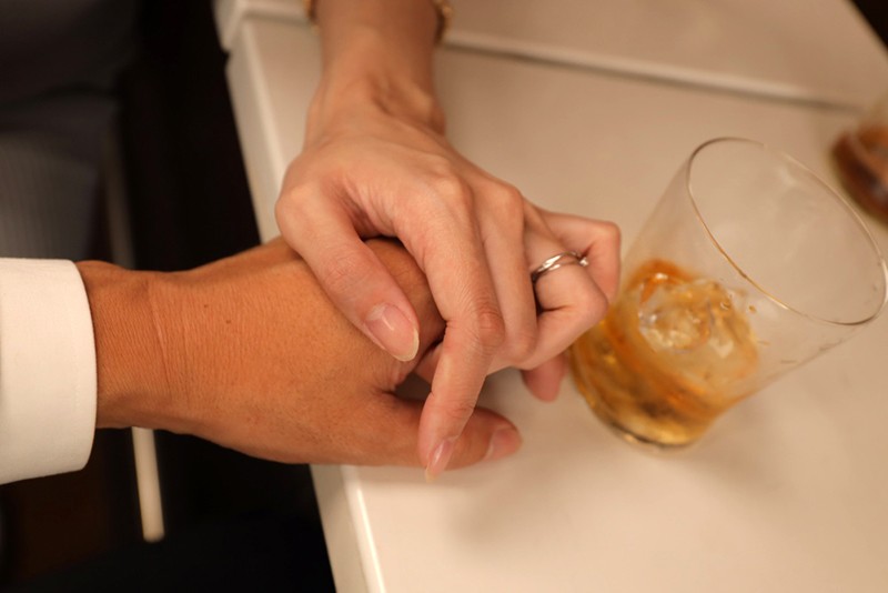 【VR】BARで出会った最高の人妻と無限不倫。弩級の痴女妻に一方的に犯●れ続ける最新式エロの方程式 蓮実クレア