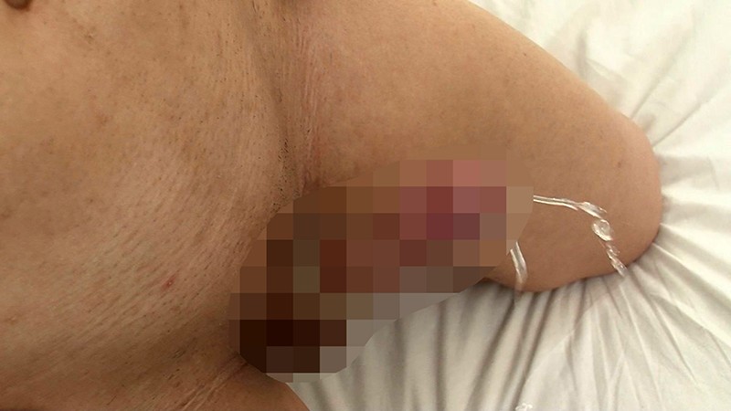 馬用興奮剤を飲まされてカウパー垂れ流すカワイイ小さな男の娘 こはく