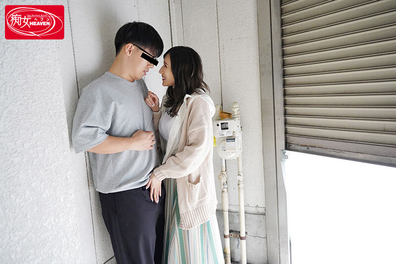 「ねぇ お外でおっきしたらカノジョに内緒でラブホいこ?」 カノジョが不在中にセフレ願望のJULIAさんにデートへ誘われて外なのにJカップ爆乳を密着させながら…何度も何度もイチャラブkiss 誘惑に負けた僕は勃起してしまった分、ホテルで朝まで何度も射精して寝取られた…