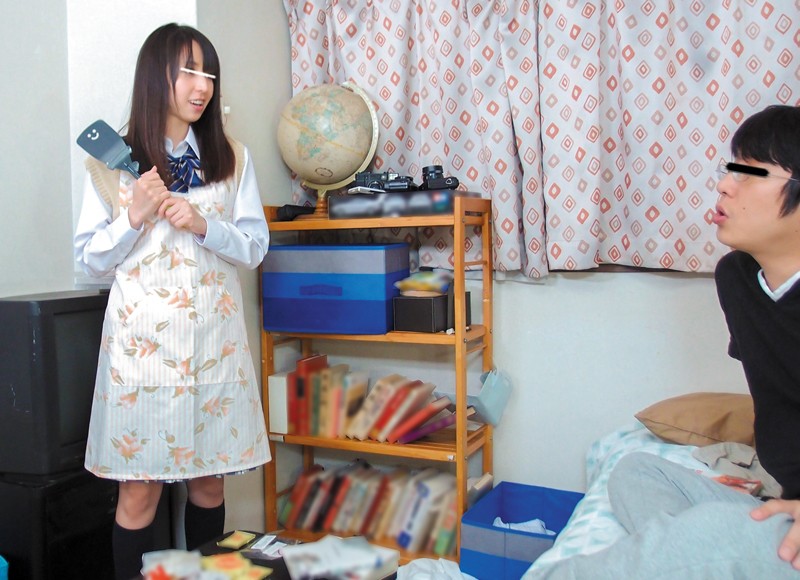 妹の悩殺乳首チラにノックアウト！！両親が共働きの我が家では妹に家事全般を任せっきり！とっても助かってる反面、正直困ってもいるんです！家の中だからと超無防備な服装の妹は掃除中胸の谷間どころか乳首が完全に見えちゃってるんです！