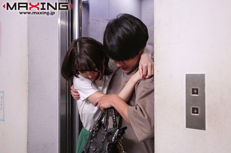 初めてお酒を飲んで酔った親友の彼女を寝取ってハメまくった 倉本すみれ