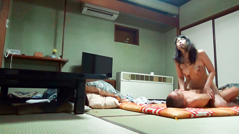 温泉旅館に仕込んだカメラが捉えた猥褻映像