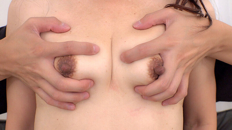 戸惑い、恥じらいつつも快感を隠せない！素人熟女さんたちの生おっぱいモミまくり！！2