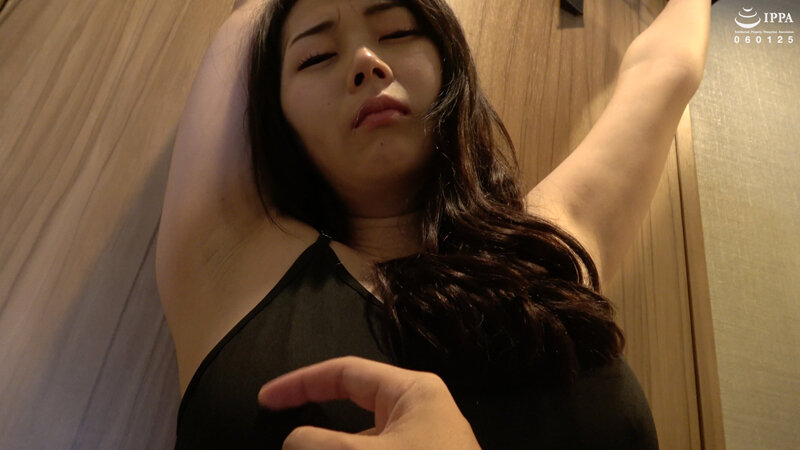 立ち拘束で美女をくすぐってみた 香椎佳穂