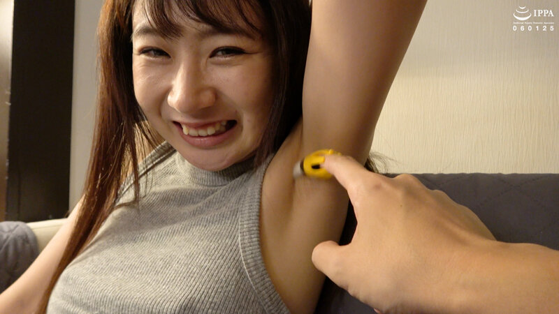 撮影はじめての美女に乳首くすぐりをしてみました! Nana