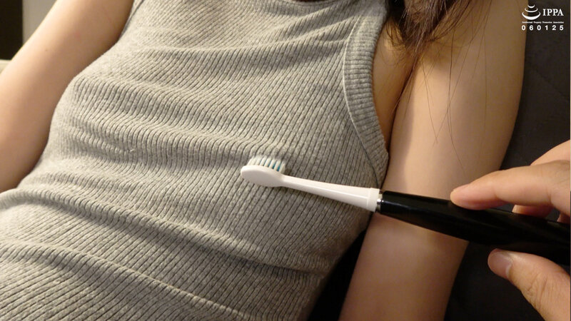 撮影はじめての美女に乳首くすぐりをしてみました! Nana