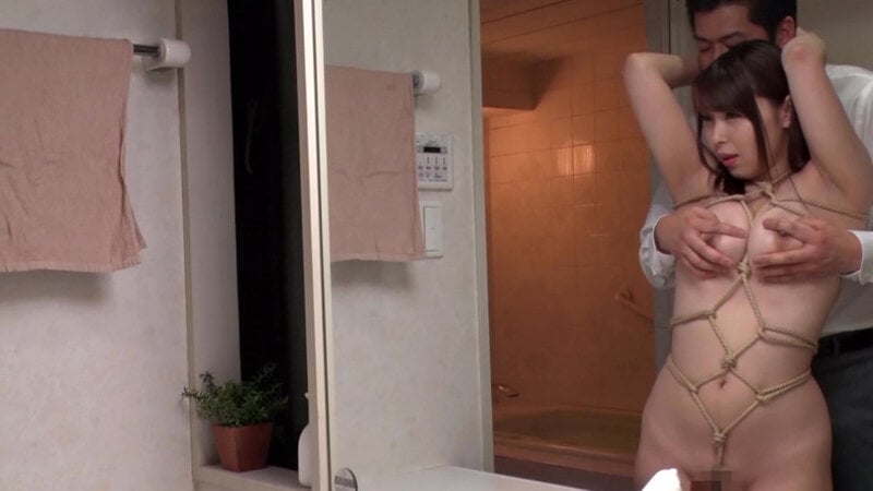 鏡の中の縛られた私…。 小川桃果