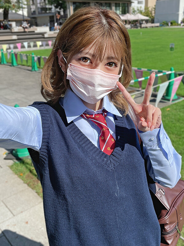 ガリガリ巨乳スレンダー 剛毛マンコから水没レベルの潮吹き!!エロすぎる敏感美少女に中出しハメ撮り【流出】