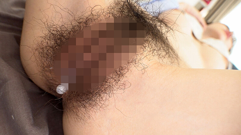 ガリガリ巨乳スレンダー 剛毛マンコから水没レベルの潮吹き!!エロすぎる敏感美少女に中出しハメ撮り【流出】