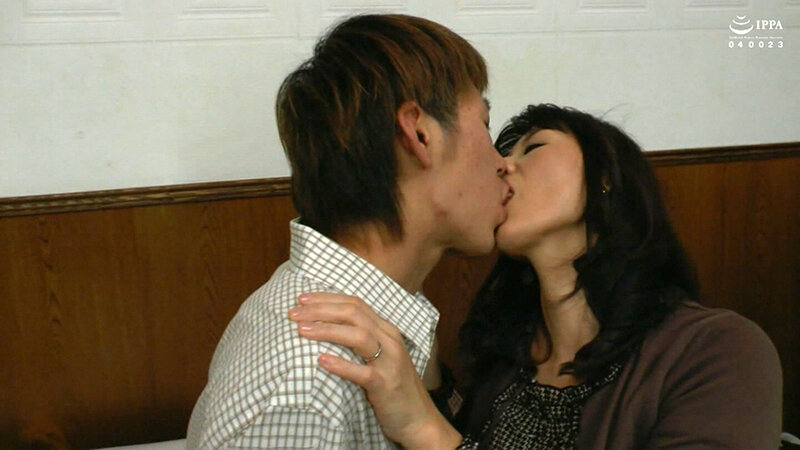 童貞の息子が熟女デリヘルを呼ぶと…まさかの母が!?