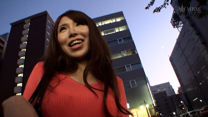 結婚1年目で既に性生活が減ってしまった若妻さんはバイブのモニターに興味津々!欲求不満の若妻さんは抑えきれない性欲に本能丸出し淫乱ハメまくり!