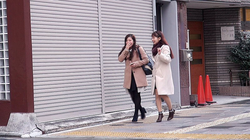 美女が美女をガチ口説き！素人ナンパレズビアン