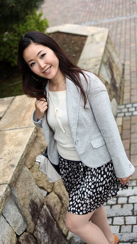 エロフェッショナル仕事の流儀 こよなく人妻を愛するこの道20年のベテランプロデューサーが厳選！狙っても撮れない神レベルの産物 もう二度と拝めない絶品人妻動画 12人4時間@04