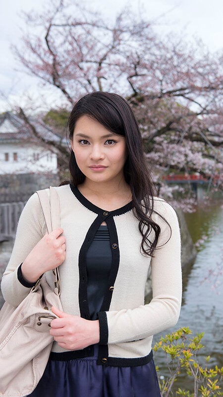 エロフェッショナル仕事の流儀 こよなく人妻を愛するこの道20年のベテランプロデューサーが厳選！狙っても撮れない神レベルの産物 もう二度と拝めない絶品人妻動画 12人4時間@04