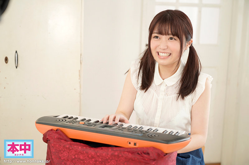 こんにちは、あおちゃんでーす！！ 新人*20歳 反応がとびっきり可愛い天然美少女 約1年ぶりのエッチで中出しAVDEBUT！！ 天野碧