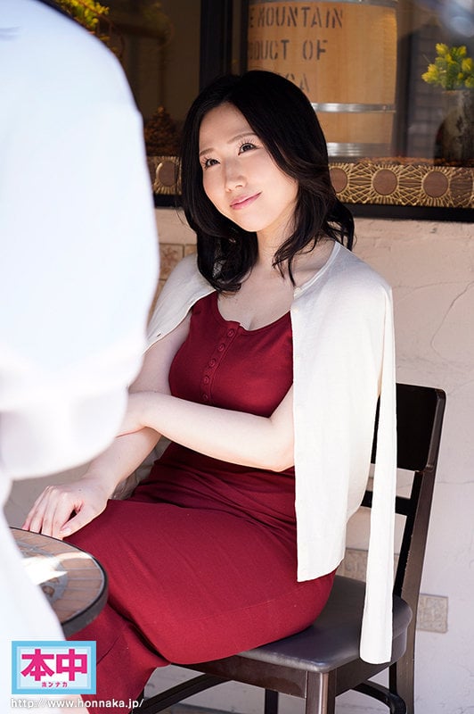 「生中出し無料」の好条件で誘って、年下男子の若い精子で隠し子を作るタダマン巨乳人妻 佐山愛