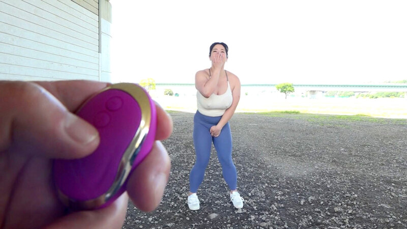 アプリでジョギング友達になった汗だくノーブラ乳首ポッチで無意識に誘惑してくる無邪気系爆乳女子大生 千秋（H-cup）