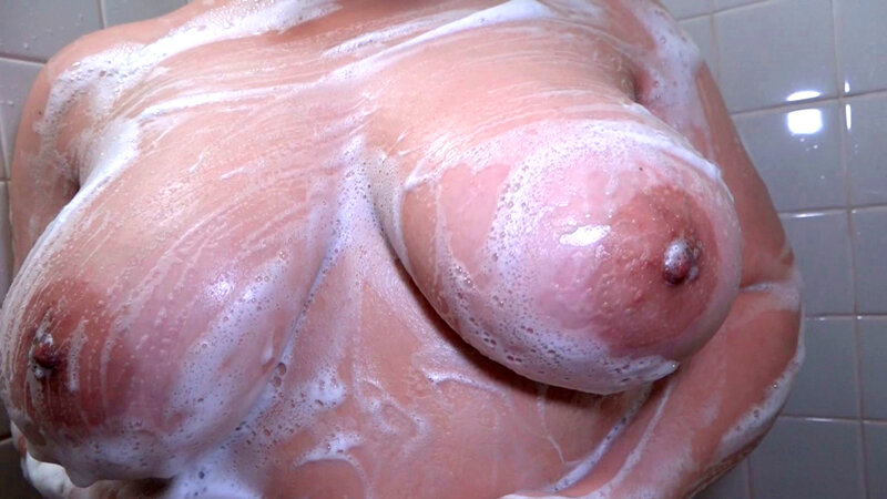 アプリでジョギング友達になった汗だくノーブラ乳首ポッチで無意識に誘惑してくる無邪気系爆乳女子大生 千秋（H-cup）