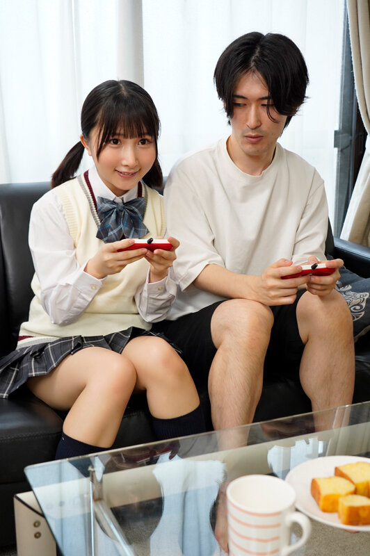 友達の妹が清純そうに見えてクソ生意気なメスガキだった！敬語で「ざこち●ぽですねぇ」と罵られて大人のプライドを打ち砕かれて逆レ搾精されまくった 由良かな