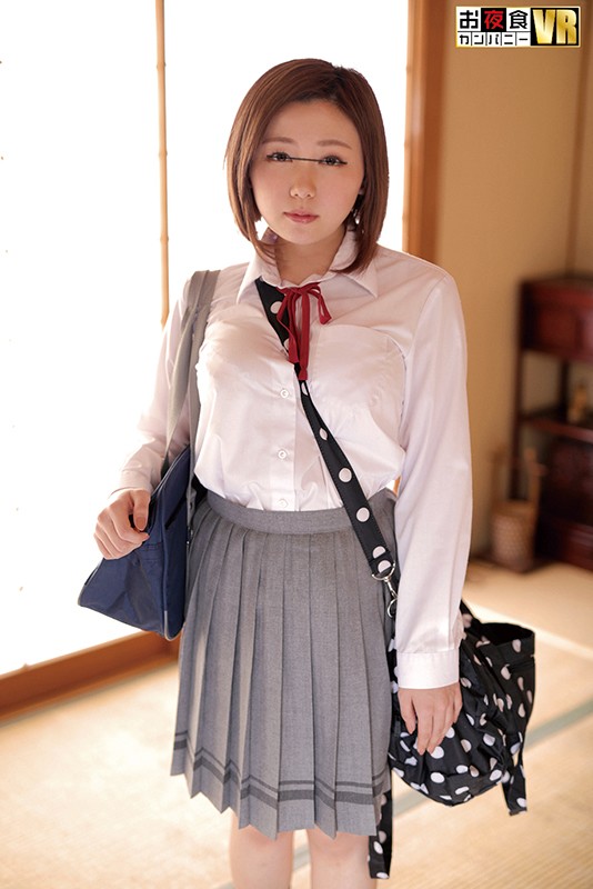 【VR】 ドキドキの修学旅行の夜!!5人全員イッキ見コンプリートDX 超お買い得4作品セット!クラスに男はボク1人の修学旅行の夜。女子部屋で一緒に盛り上がっていたら見回りの先生がやって来た!ピンチ!!と思い慌てて布団に隠れたら同じ布団にもう1人…クラスの女子が…