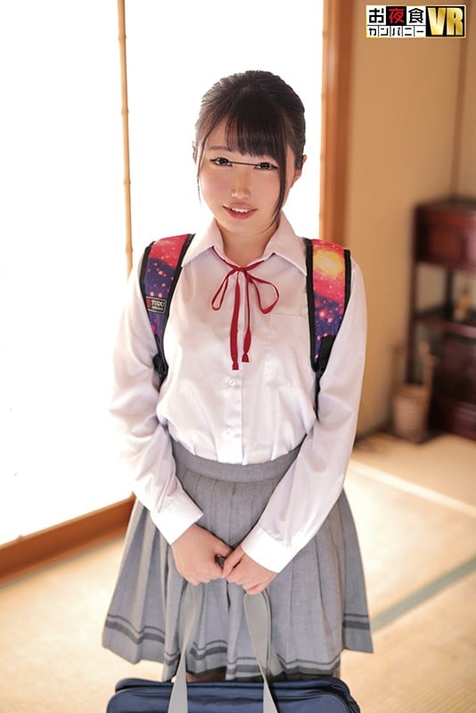 【VR】 ドキドキの修学旅行の夜!!5人全員イッキ見コンプリートDX 超お買い得4作品セット!クラスに男はボク1人の修学旅行の夜。女子部屋で一緒に盛り上がっていたら見回りの先生がやって来た!ピンチ!!と思い慌てて布団に隠れたら同じ布団にもう1人…クラスの女子が…