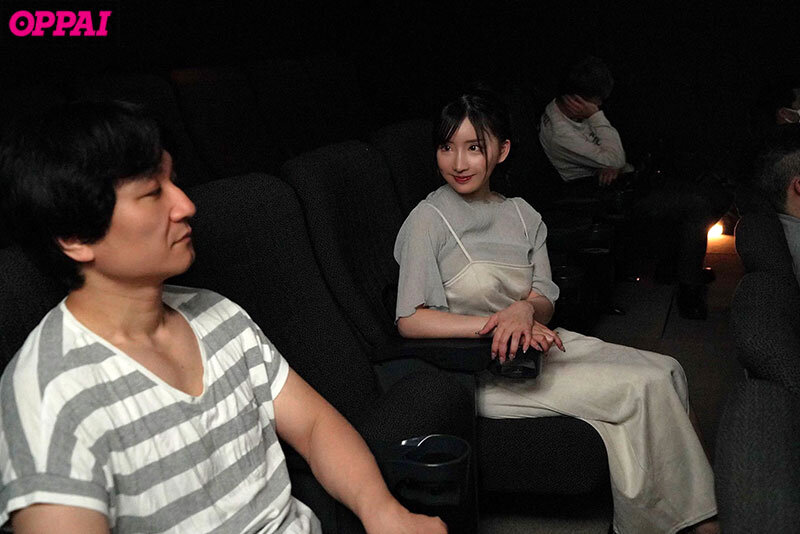 「こんな場所で?」「声でバレちゃう!」「ここに射精するの!?」小悪魔な巨乳逆チカンお姉さん 楪カレン