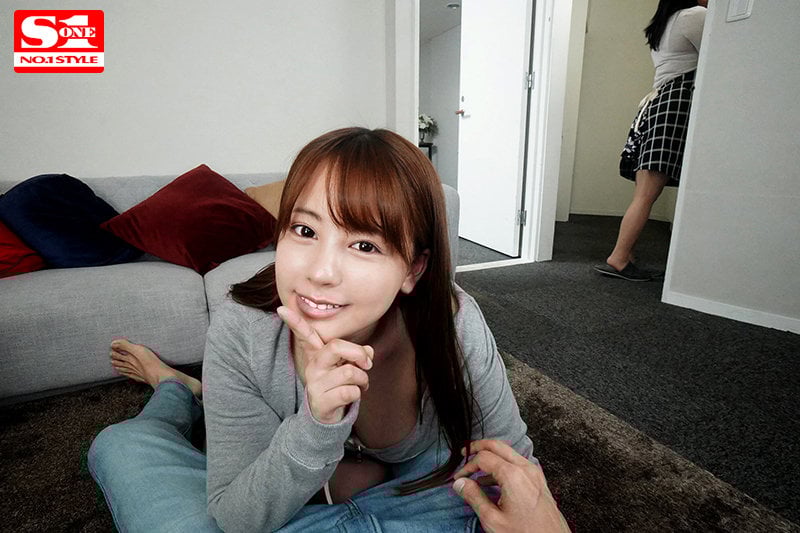 【VR】お隣さん家の爆乳しおんちゃんは思春期でヤリたい盛り！ ママとの距離5m！ 目を盗んで大胆不敵におっぱい密着誘惑VR 夕美しおん