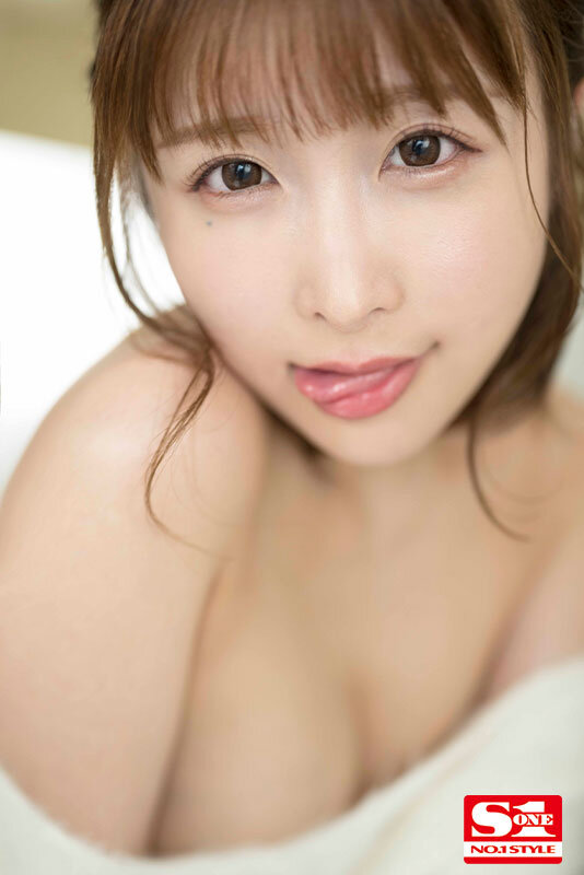 【VR】うんぱいとず~っと密着…バズりまくった奇跡のHcupおっぱいも完全独占!最高の距離で見せる究極同棲VR