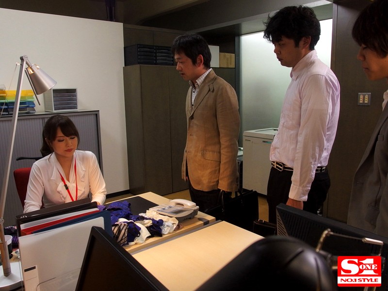 下着モデルをさせられて… 吉沢明歩