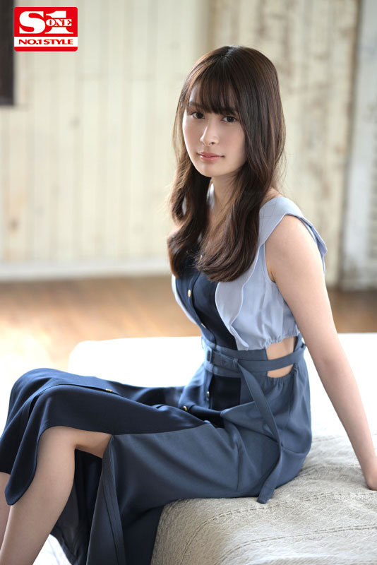 ブッチギリの美貌 伊藤聖夏 スケベな素顔を証明する人生初イキ！初体験3本番スペシャル