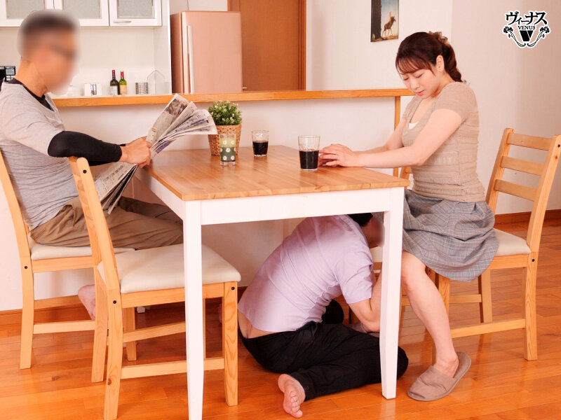 ロングスカート内クンニで発情した母親が即ハメ要求してくる激イキ中出し相姦 川上ゆう