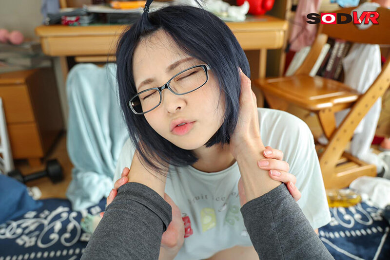 【VR】数年ぶりに帰郷すると、アラサーの義姉は未だに自称家事手伝い(ニート)の喪女だった。無防備な尻、無様なピストンバイブ・オナニーを覗き見て思わず襲ってしまうと、久しぶりのチ●ポに興奮止まずにイっても追撃騎乗位してくる!るい(29) 音琴るい