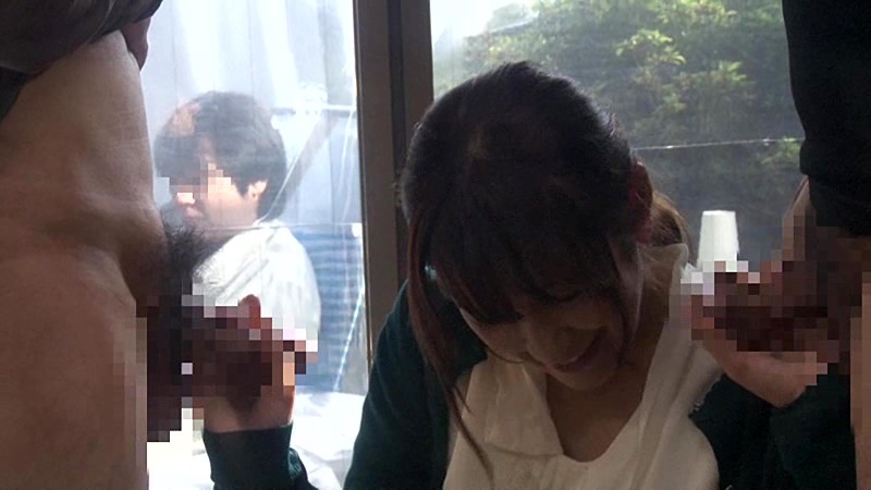 一般男女モニタリングAV 潜在欲求を刺激する究極の寝取られ企画 マジックミラーの向こうには愛する旦那！町内で評判の美人妻とご近所の既婚男性2人が人生初の3Pに挑戦！お隣さんのW勃起チ○ポに恥じらいながらも欲求不満妻のオマ○コから欲しがり汁が溢れ出る！