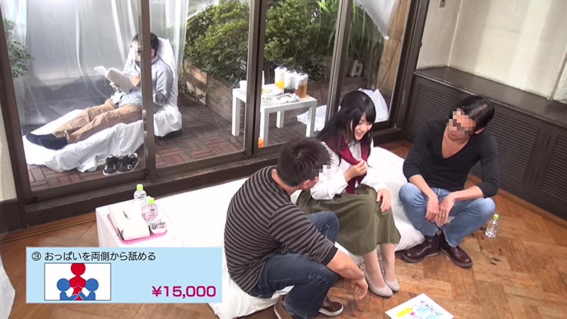 一般男女モニタリングAV 潜在欲求を刺激する究極の寝取られ企画 マジックミラーの向こうには愛する旦那！町内で評判の美人妻とご近所の既婚男性2人が人生初の3Pに挑戦！お隣さんのW勃起チ○ポに恥じらいながらも欲求不満妻のオマ○コから欲しがり汁が溢れ出る！