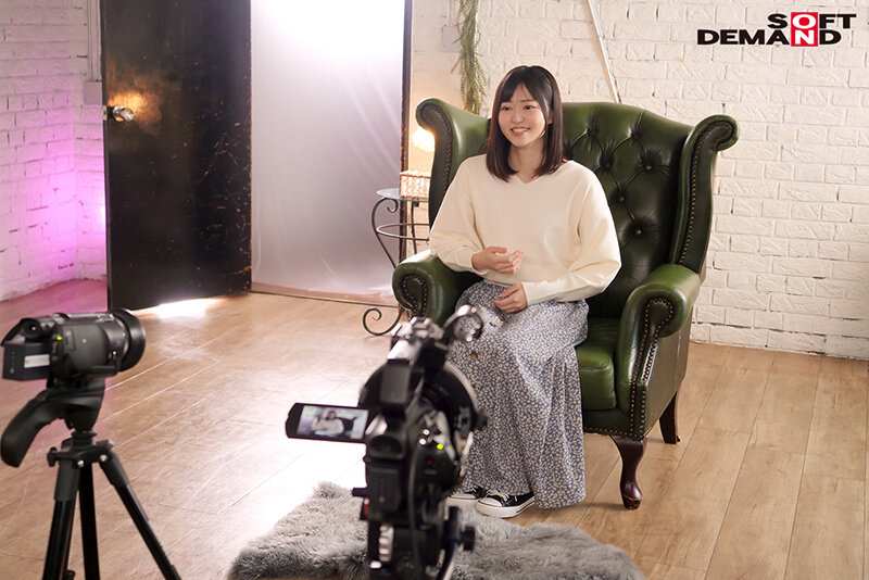 処女喪失 人生で1番最初のセックス 奈良県出身の温泉旅館の仲居さんがチ○ポへの好奇心に任せてAVで初体験 小森はるき(21)