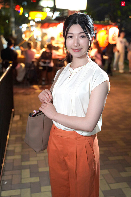 【初撮り】プロレスファンの美人WEBデザイナー 筋トレが趣味で男性のタイプももちろん巨根マッチョ 軟体で潮が吹きやすくイラマ好きの博多美女と週末ほろ酔い中州デート かれん・23歳 響かれん