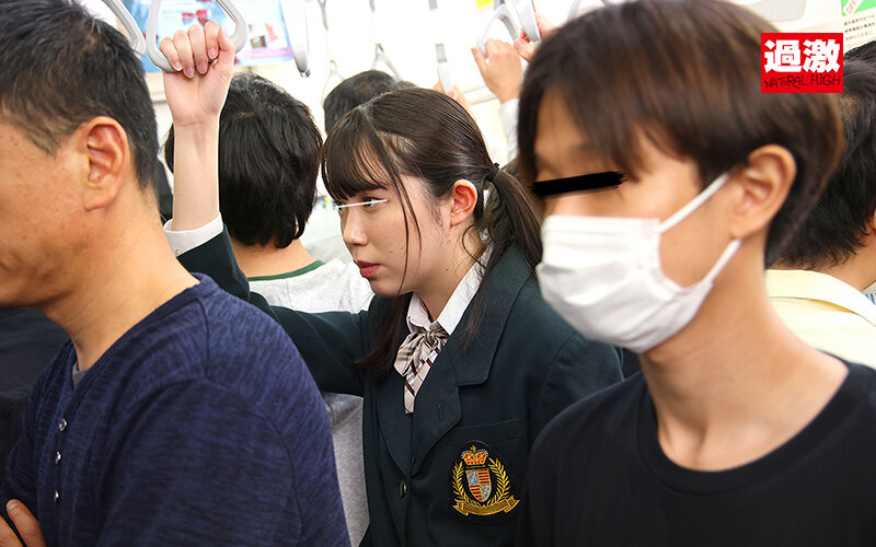 串刺しJ○痴● 痴●師2人に挟み撃ちされ逃げられず上下の穴を塞がれた色白娘 抵抗の暇を与えられず犯●れた華奢娘
