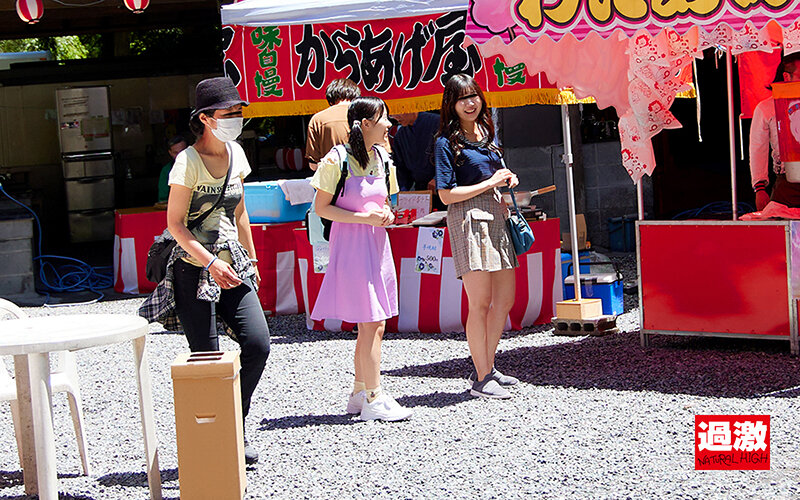 ちっこい彼女の妹が…スカートの中でこっそり生ハメ逆NTR 彼女がいるのにドプドプ連続中出し野外Ver. こなつちゃん