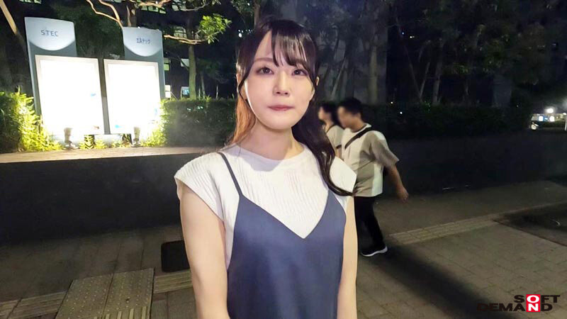 表舞台に立つ憧れを断ち切れない演歌歌手を目指していた農家の嫁 天城雪乃 33歳 AV DEBUT