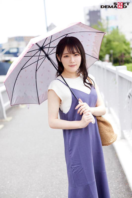 表舞台に立つ憧れを断ち切れない演歌歌手を目指していた農家の嫁 天城雪乃 33歳 AV DEBUT