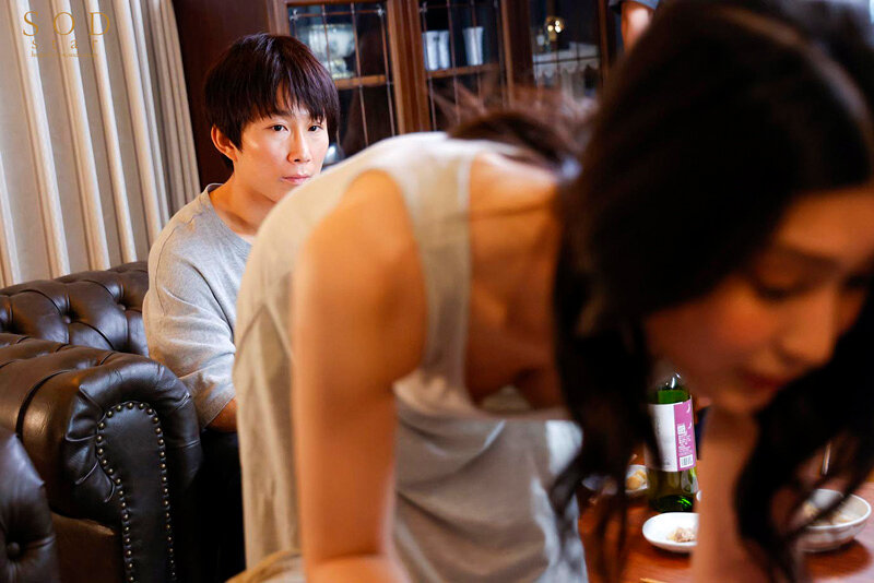 義弟の肉欲に理性が狂う、仕事中、夫のいない合間に欲求に逆らえず隙間不倫 SEX をしてしまうパーソナルトジム勤務の淫乱人妻 本庄鈴