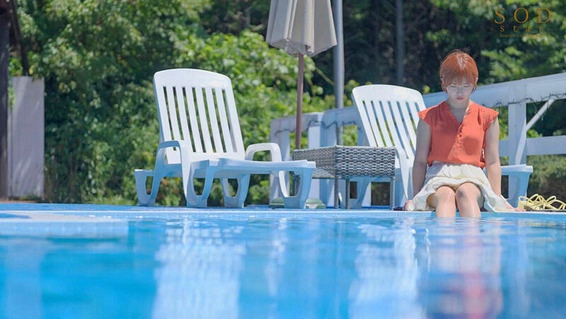 大型連休の高速バスが事故渋滞にハマって…。都内に帰るまでの7時間、声の出せない状況で隣の人妻に囁き誘惑されまくった。(2023年7月末日) 紗倉まな